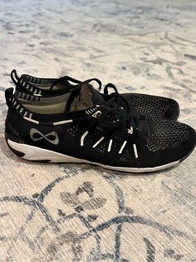 Nfinity Night Flyte Cheer Shoes Black Size 7 Good Condition